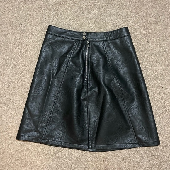 Zara Basic collection black vegan leather A-Line mini skirt size XS - Picture 6 of 10